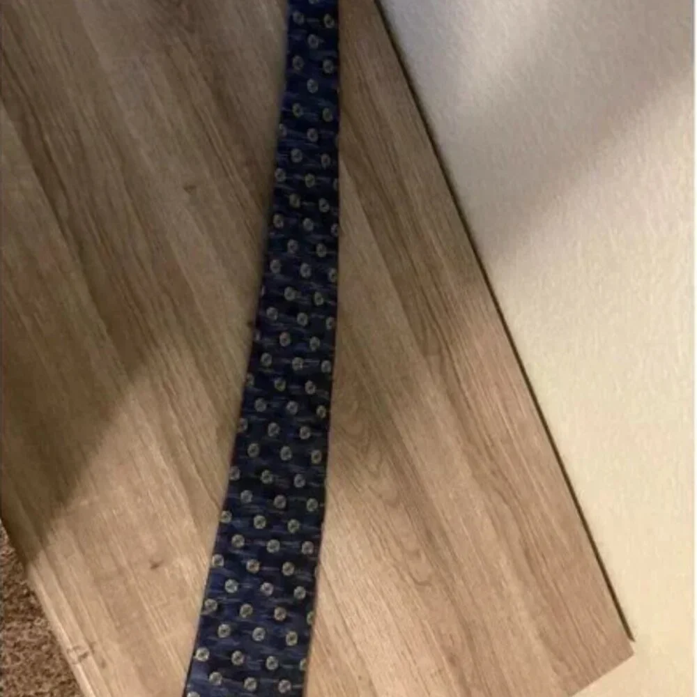Don Loper Beverly Hills Men's Silk Necktie Blue with Geometric Pattern
